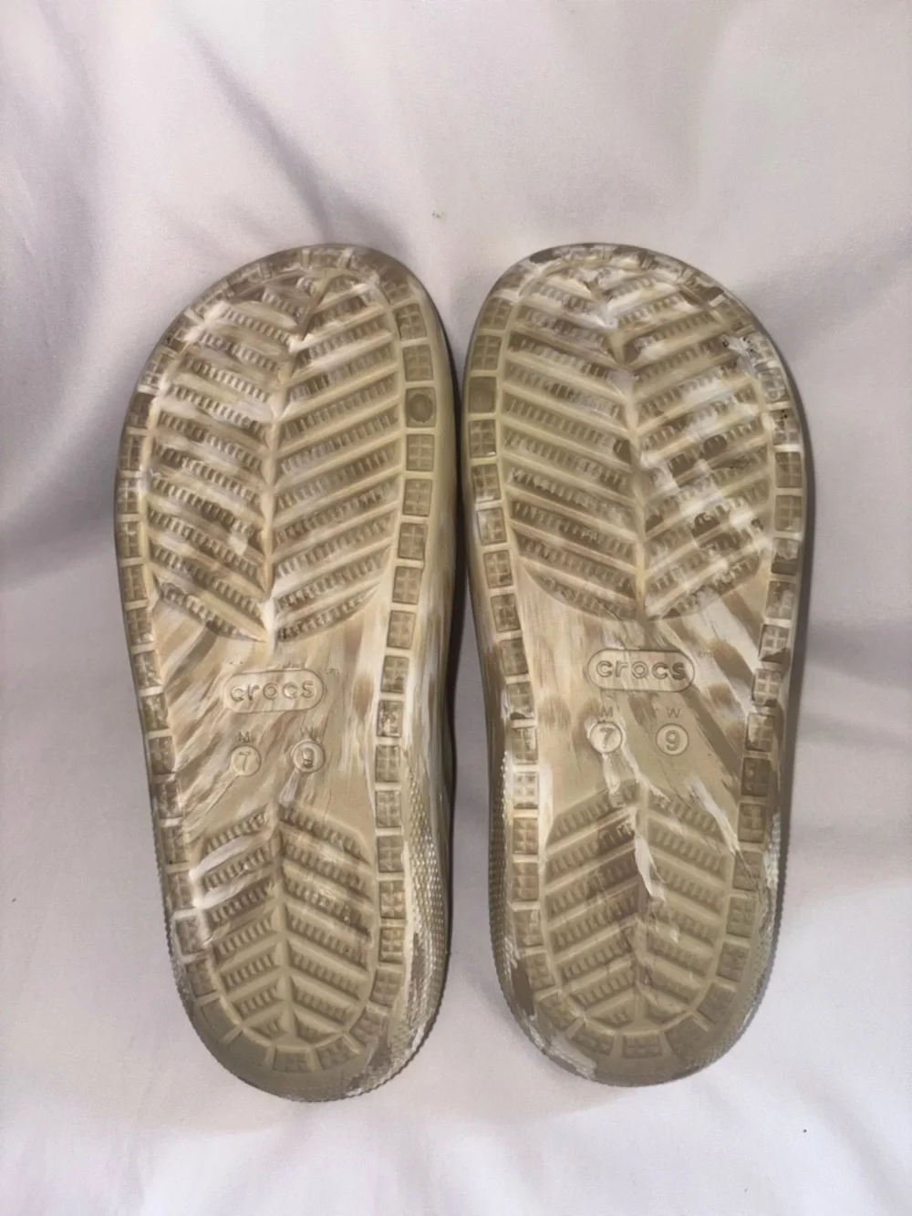 Crocs Tan Marble Slide Sandals Women’s 9 / Men’s 7 Neutral Lightweight Comfort - Picture 4 of 4